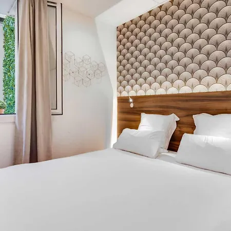 Carladez Cambronne Otel 3*