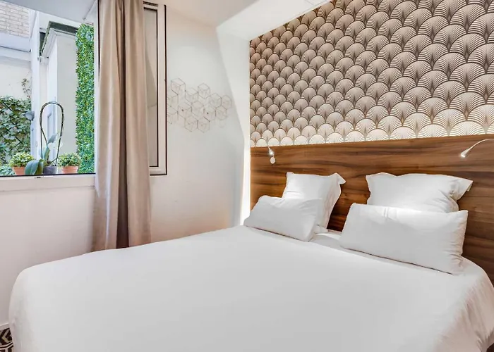 Carladez Cambronne Hotel 3*