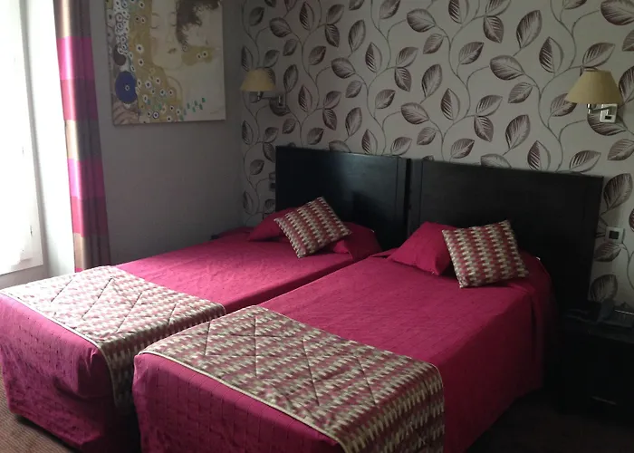 Hotel Carladez Cambronne 3*
