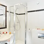 Carladez Cambronne Hotel 3*