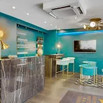 Carladez Cambronne Hotel 3*