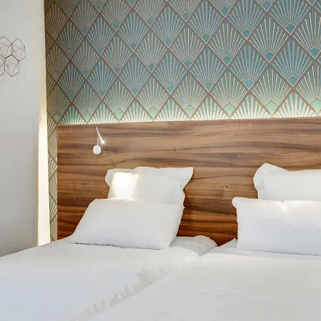 Hotell Carladez Cambronne 3*