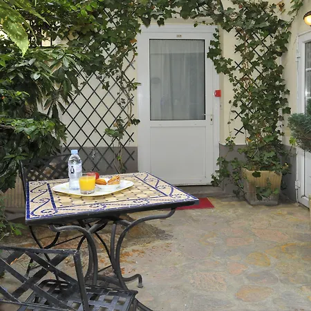 Hotel Carladez Cambronne Parigi