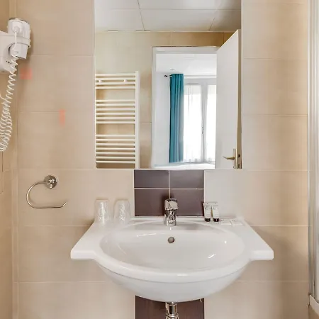Carladez Cambronne Hotel 3*