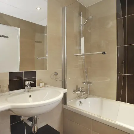 Carladez Cambronne Hotel 3*