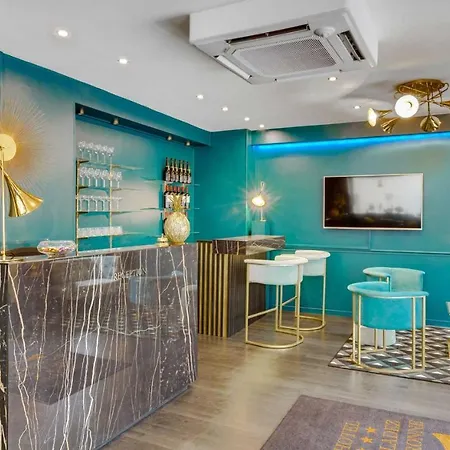 Carladez Cambronne Hotel 3*