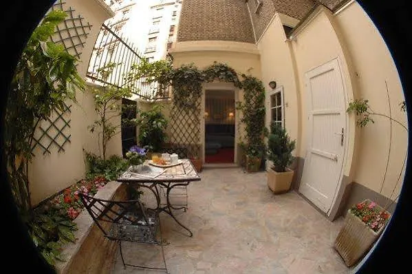 Hotel Carladez Cambronne 3*