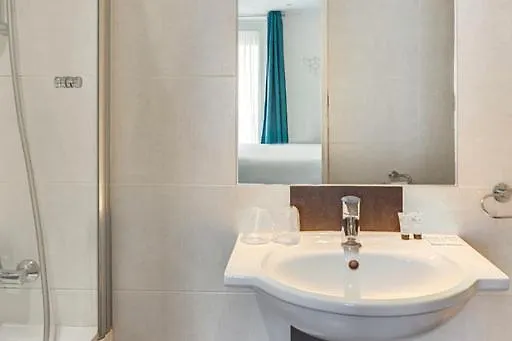 Carladez Cambronne Hotel 3*