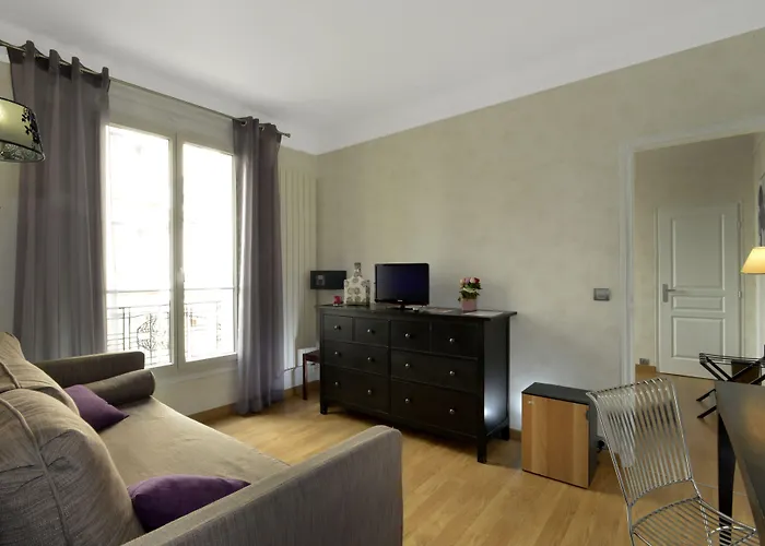 Carladez Cambronne 3*