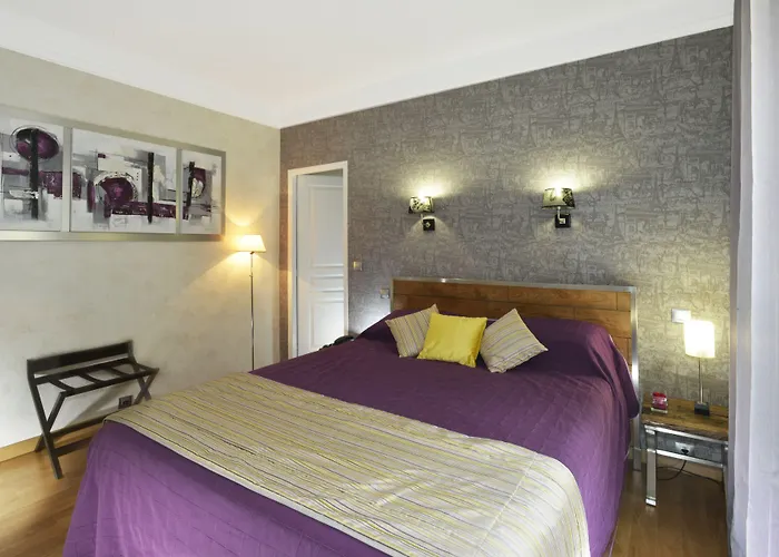 Hotel Carladez Cambronne 3*