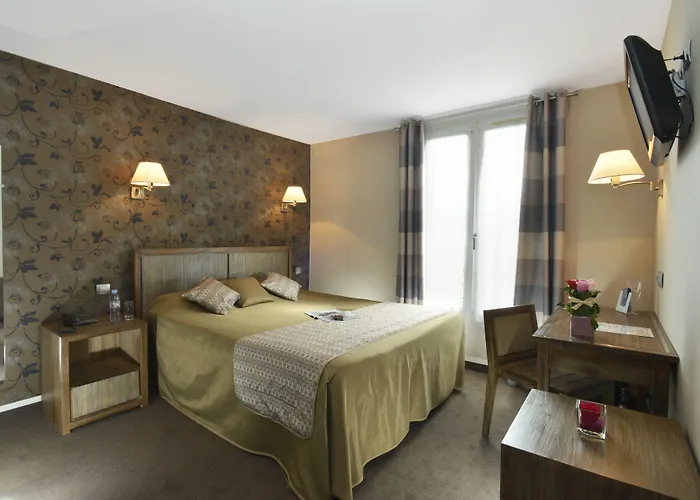Carladez Cambronne Hotel 3*