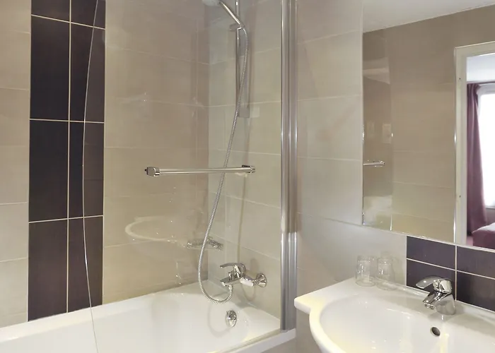 Hotel Carladez Cambronne 3*