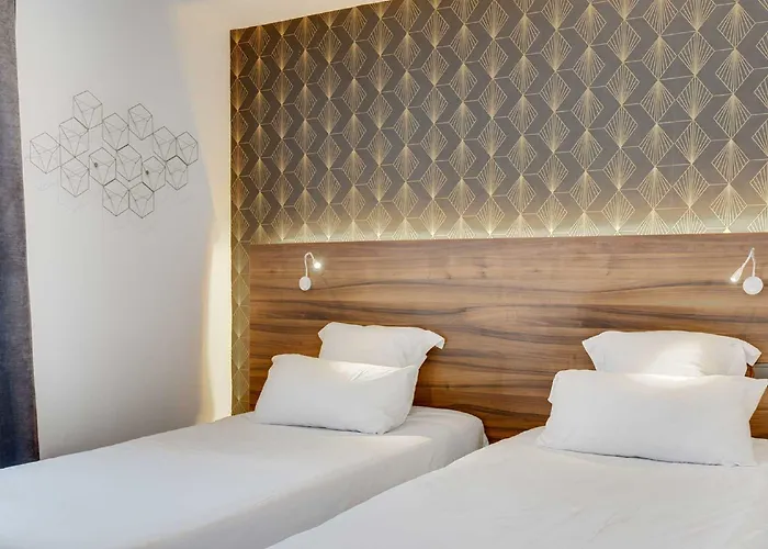 Carladez Cambronne Hotel 3*