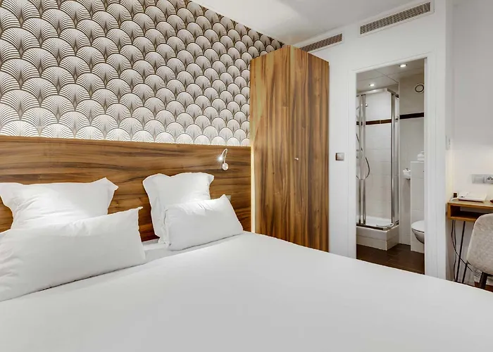 Carladez Cambronne Hotel 3*