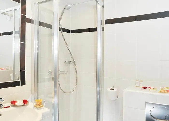 Carladez Cambronne Hotel 3*