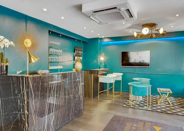 Carladez Cambronne Hotel 3*