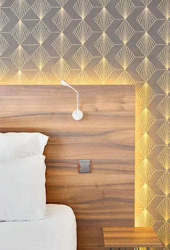 Carladez Cambronne Hotel