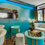 Hotel Carladez Cambronne 3*